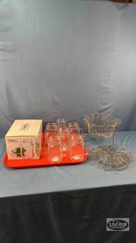 (2) COLAPSIBLE WIRE BASKETS AND (10) DRINKING JARS