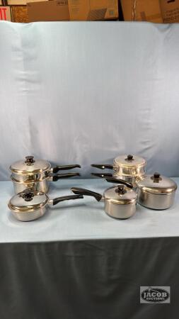 ASSORTED UNMATCHED POT AND PAN SET