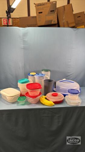 LARGE QUANTITY OF PLASTIC LUNCH CONTAINERS