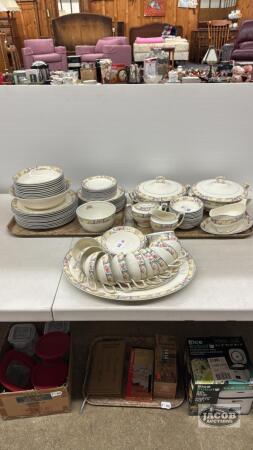 LARGE ALFRED MEAKIN DISH SET