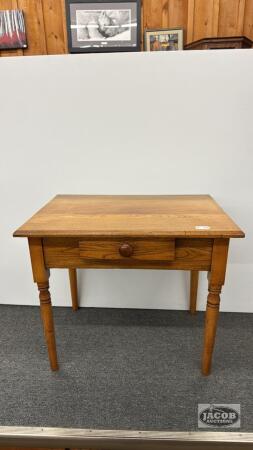 LOW SIDE TABLE WITH DRAWER