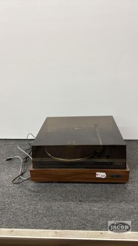 REALISTIC TURN TABLE