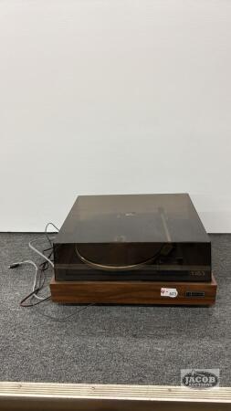 REALISTIC TURN TABLE