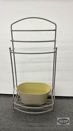 METAL TOWEL RACK