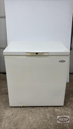 WOODS APARTMENT SIZED CHEST FREEZER