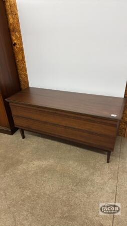 HONDERICH CEDAR CHEST