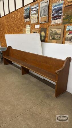 134IN LONG CHIURCH PEW