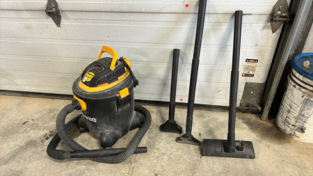 5 Gallon Shop Vac With Hose and 3 Attachments