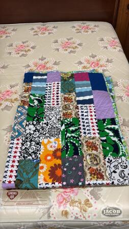 SMALL FLORAL QUILT