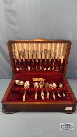 SILVERWARE CHEST WITH ASST. COMMUNITY FLATWARE