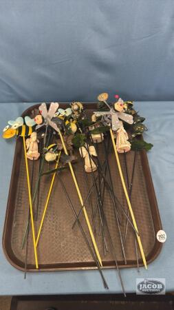 APPROX. 20 GARNDEN ORNAMENTS ON STAKES