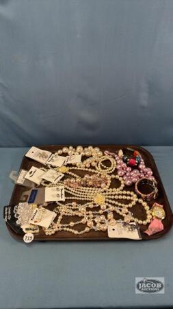 ASSORTED LOT OF JEWELRY