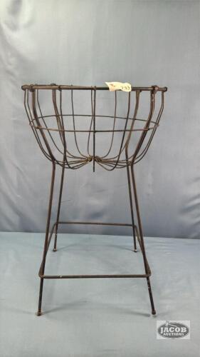 WIRE PLANTER STAND