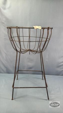 WIRE PLANTER STAND