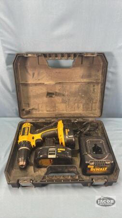 DEWALT 18VOLT DRILL WITH CHARGER AND (2) BATTERIES