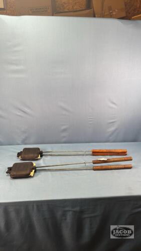 (2) ROME PIE IRONS