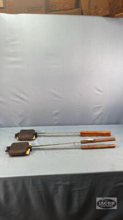 (2) ROME PIE IRONS