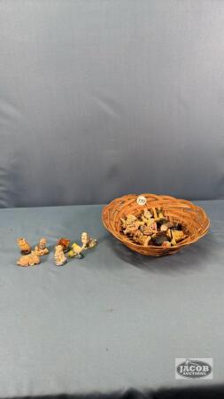 APPROX. 25 TEA FIGURINES