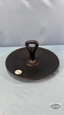 9.5IN SATIN GLASS PLATE WITH HANDLE