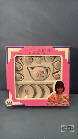 CHILDRENS 13 PIECE TEA SET