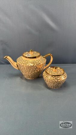 SADLER TEA POT WITH MATCHING SUGAR BOWL