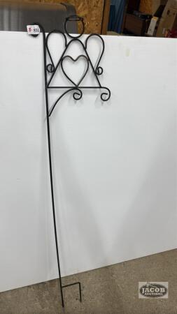 METAL OUTDOOR PLANT HANGER