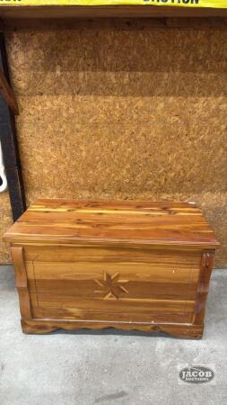 PINE BLANKET BOX (HINGED LID NEEDS RE-ATTATCHED)