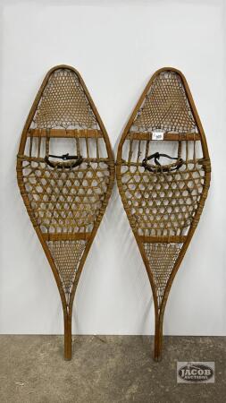 PAIR OF 43IN SNOW SHOES