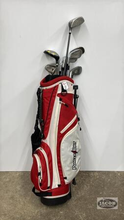 SET OF RIGHT HANDED GOLF CLUBS IN BAG