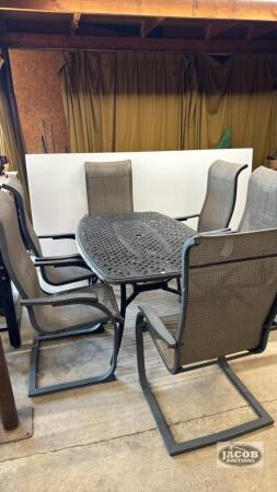 OUTDOOR METAL PATIO TABKE WITH (6) CHAIRS