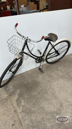 VINTAGE LADIES BICYCLE