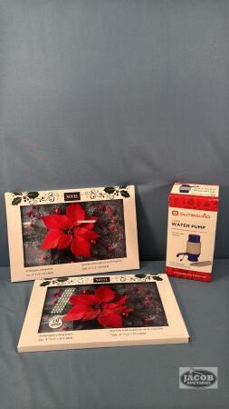 (2) CHRISTMAS 8IN X 12IN GLASS CUTTING BOARDS