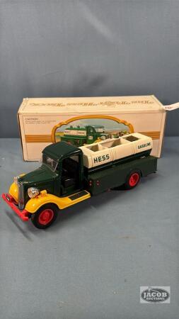 HESS PLASTIC FUEL TRUCK (SEE NOTES)