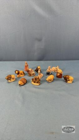 (12) TEA FIGURINES