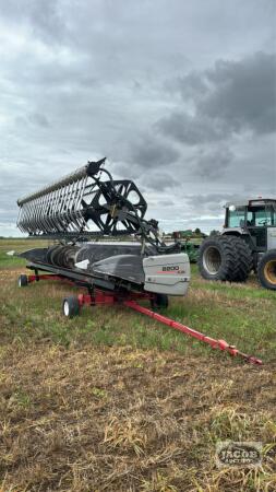 GLEANER 8200 25FT FLEXHEAD AND CART