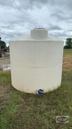 2500 GALLON POLY TANK