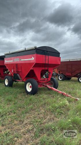 GERBER 500 BUSHEL GRAVITY WAGON