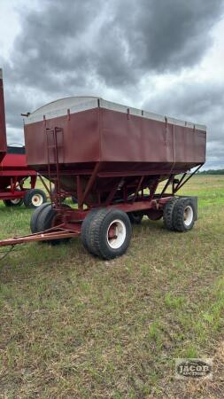 500 BUSHEL GRAVITY WAGON