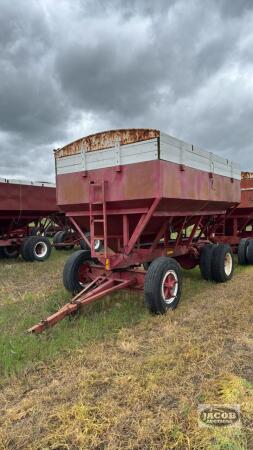 500 BUSHEL GRAVITY WAGON