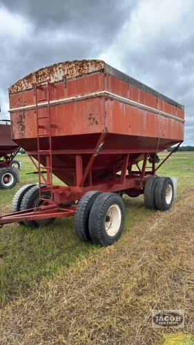 500 BUSHEL GRAVITY WAGON