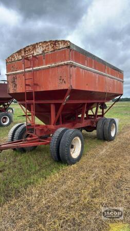 500 BUSHEL GRAVITY WAGON