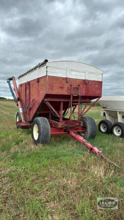500 BUSHEL TWO COMPARTMENT GRAVITY WAGON
