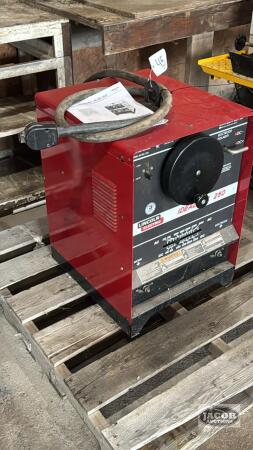 LINCOLN IDEALARC 250 ELECTRIC WELDER