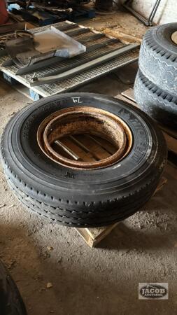 MICHELIN 11R22.5 TUBELESS TIRE ON OPEN CENTRE RIM