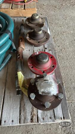 LOT OF 4 5000 POUND HUBS