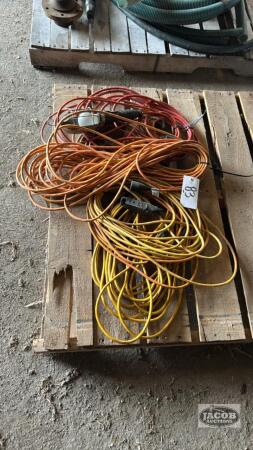 LOT OF USED EXTENSION CORDS AND TROUBLE LIGHT