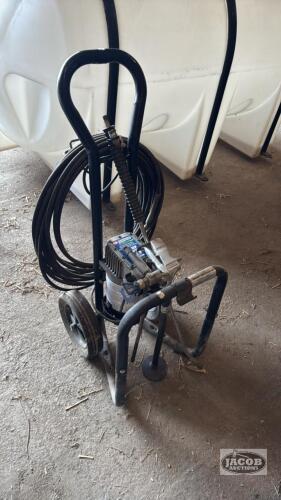 CAMPBELL HAUSFIELD AIRLESS PAINT SPRAYER