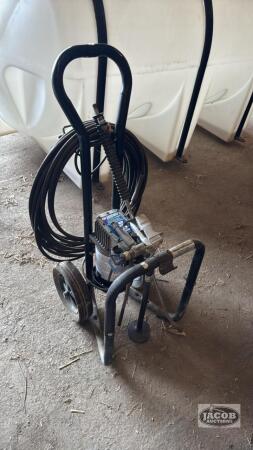 CAMPBELL HAUSFIELD AIRLESS PAINT SPRAYER