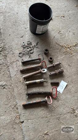 LOT OF DRAW BOLTS
