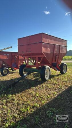 BRUNS APPROX. 350 BUSHEL GRAVITY WAGON